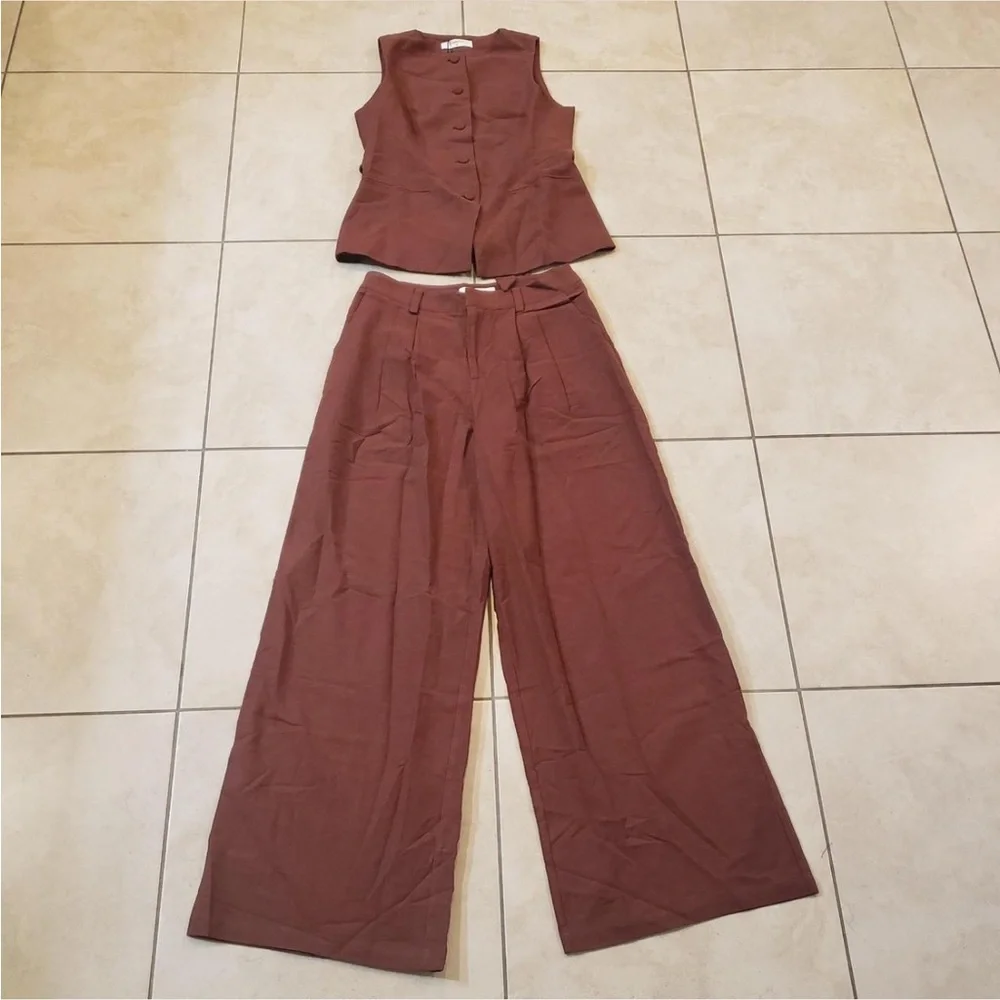 Commense Linen Set - Picture 2 of 8